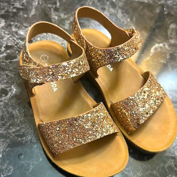 Mini Moda toddler, girl, gold sandals, size 7 brand new - Picture 1 of 3